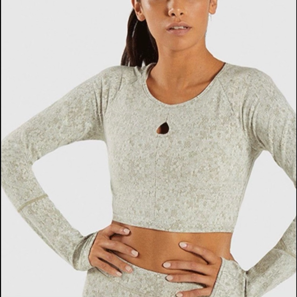 Long sleeve crop